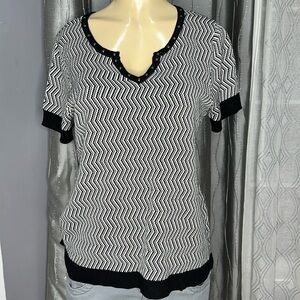 Cable & Gauge women’s blouse Sz L super stretch, super soft. White with black